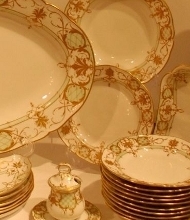 <h4 4>Dinner Set</h4>You also have the option to choose the 39 piece dinner set and it would be yours at <br>Rs 2000-700 = <b>1300/-</b>